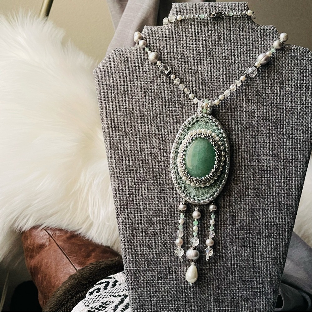 Beautiful Jadeite Semi-Precious Gemstones Large Pendant 20" Necklace